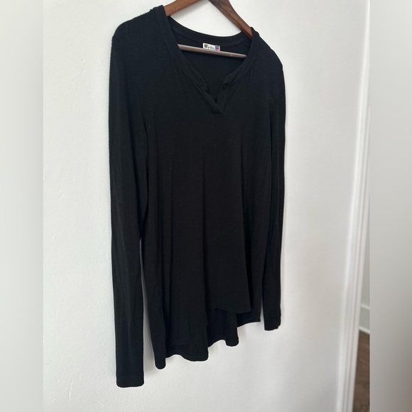 KUT From the Kloth Black Knit Long Sleeve V-Neck Top -Women’s Medium - Picture 3 of 8